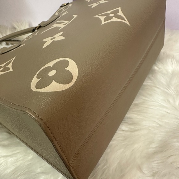 🧿Authentic Louis Vuitton Onthego MM turtle dove empriente leather🧿SOLD🧿 - Picture 9 of 13